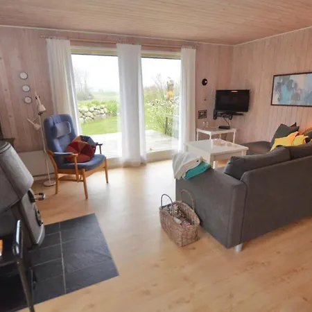 Сasa de vacaciones With A Fireplace 157