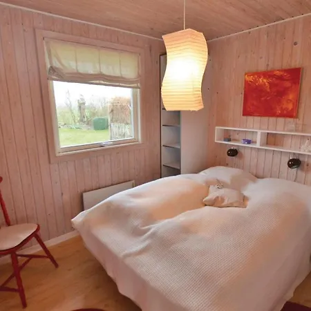 Сasa de vacaciones With A Fireplace 157